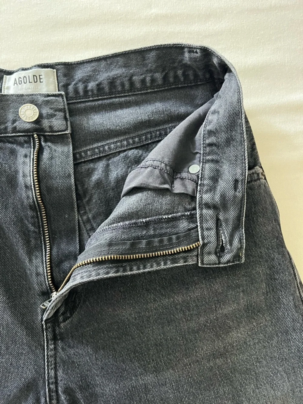 RESERVED Agolde Pinch Waist Short in Paranormal - Picture 7 of 14